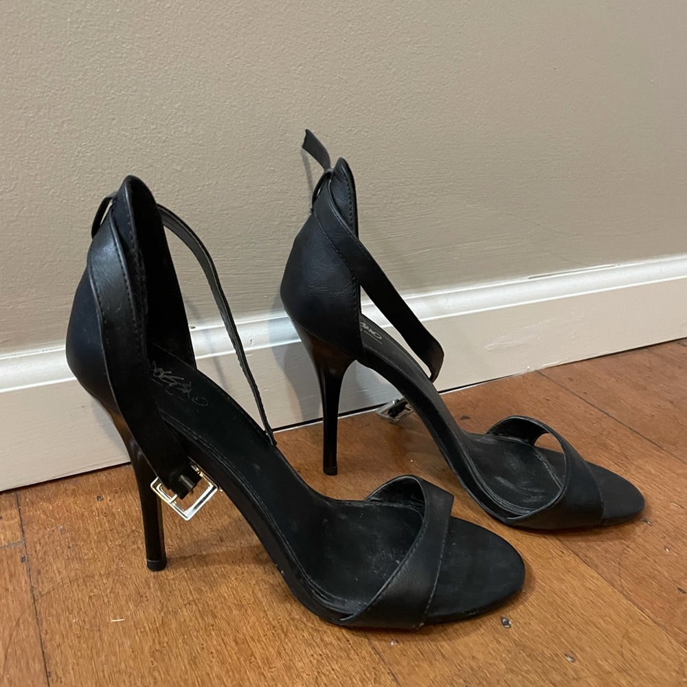 Mossimo black strap heels